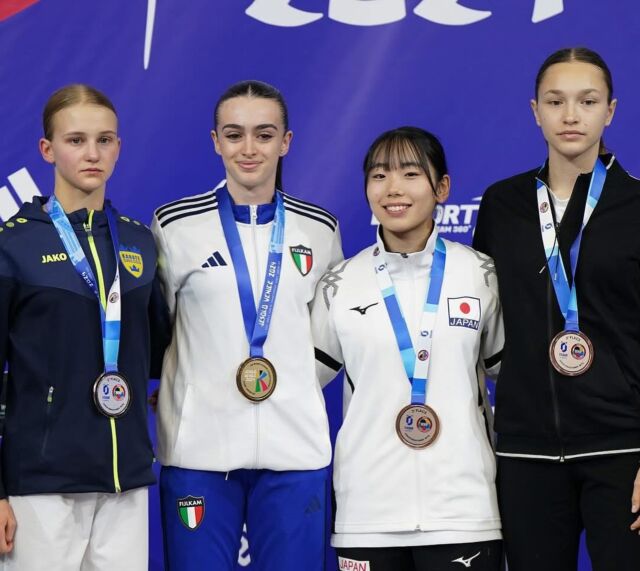 VM-Silver 🥈🥳

Agnes Nyman gör det igen, börjar året med ett EM-Guld och avslutar året med ett VM-Silver i -48kg klassen 🙌🏻🥳

Resultat i matcher
🇸🇪 - 🇨🇴 ✅
🇸🇪 - 🇵🇪 ✅
🇸🇪 - 🇷🇺 ✅
🇸🇪 - 🇱🇻 ✅ 
🇸🇪 - 🇮🇹 ❌ (Final)

TEAM ELIT levererar som vanligt 👊🏻
2 VM medaljer & 6 EM medaljer såhär långt till klubben 👏🏻

Grymt jobbat Agnes, STORT GRATTIS 🥋

#Karateklubbelit #ElitDojo #TeamElit