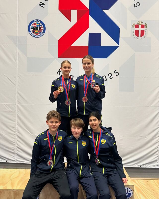 TEAM ELIT -> NORDISKA MÄSTERSKAPEN 2025 🇩🇰 

@matildarosenlind 
@agnesnyman07 
@kayra_mzrs 
@karatepeder 
@ottokarate 
@isasko07 (saknas på bilden)
@truls.erhardt (saknas på bilden)

#Karateklubbelit #ElitDojo #TeamElit